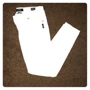Like new Silver  jeans co. Suki white pants